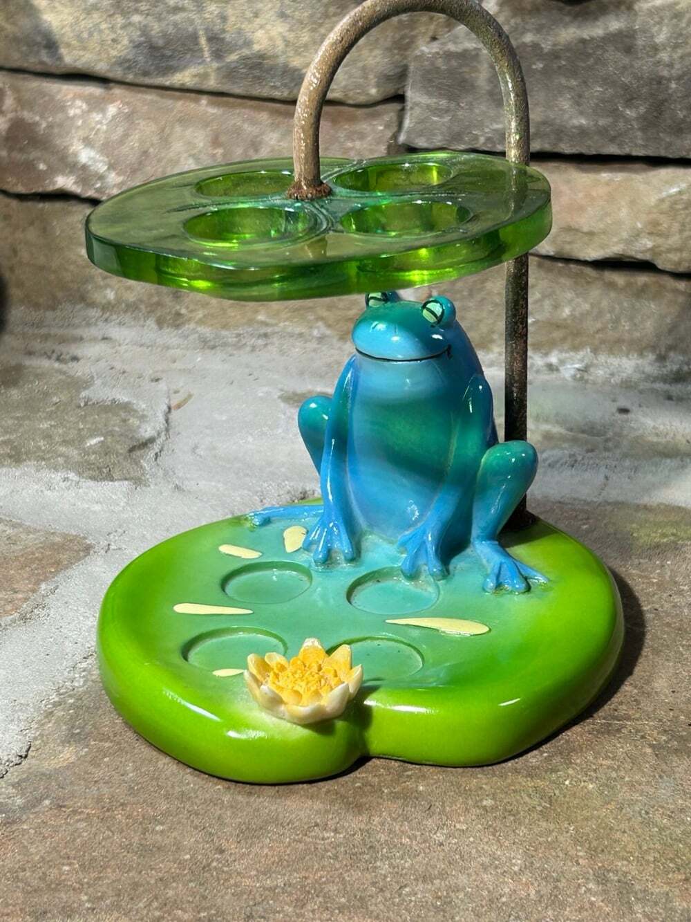 Fun Blue Frog on a Green Lily Pad vintage Kitschy Toothbrush Holder READ
